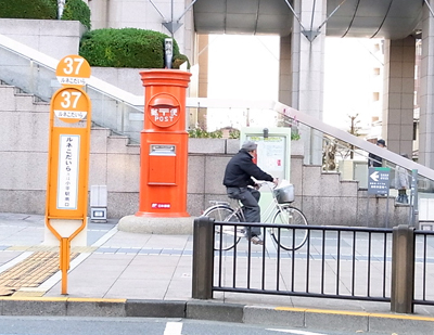 小平巨大丸型ポスト